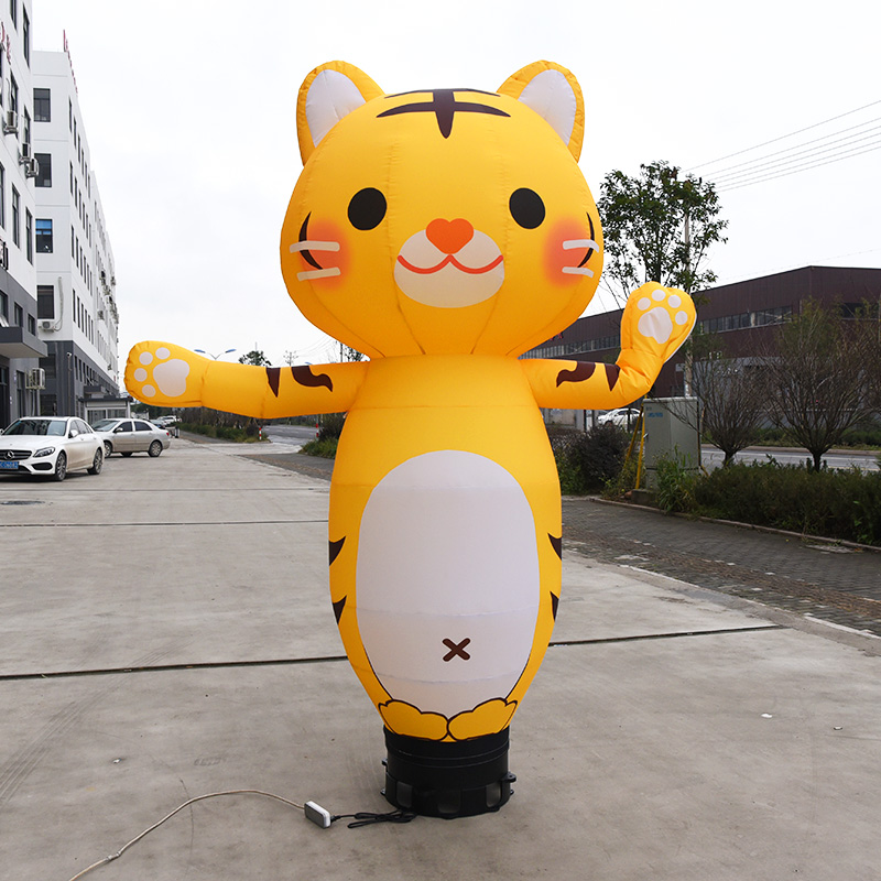 Air Dancer - tanzende Werbefigur einer aufblasbaren Katze als Himmelsballon