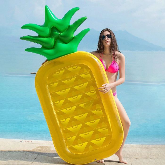 Strandmatratze in der Wasserananas